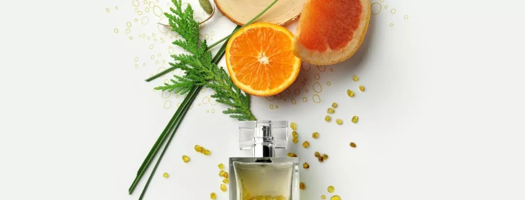 那些写香评的人文采有多好?让你隔屏闻到香水味儿丨夜听双语