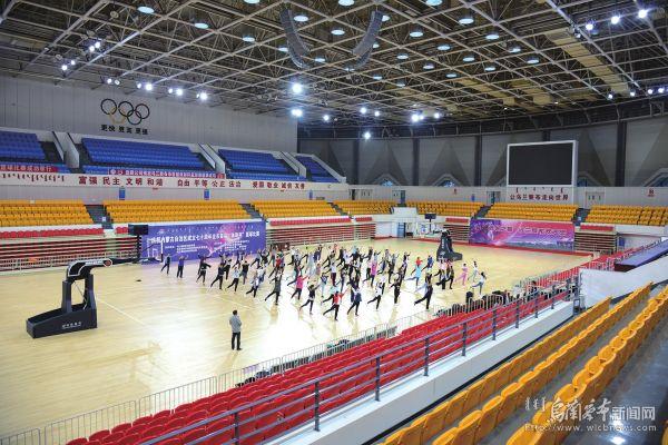 加快体育产业发展,加快体育产业发展促进体育消费