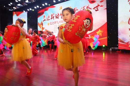 走进新时代唱响幸福生活,盛世欢歌走进新时代