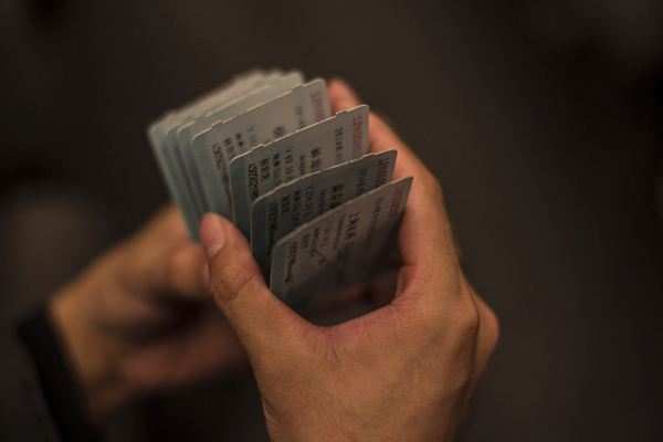 12306第三方抢票违法,12306火车票难抢倒卖车票现象