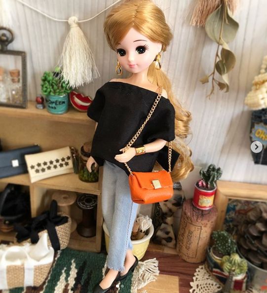 火爆ins的美妆娃娃穿搭日常，承认吧，你的衣服还没一个玩偶多！