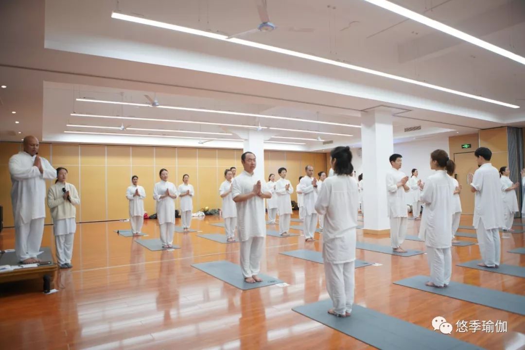 悠然瑜伽和悠季瑜伽哪个更好,悠季瑜伽和亚协瑜伽哪个好