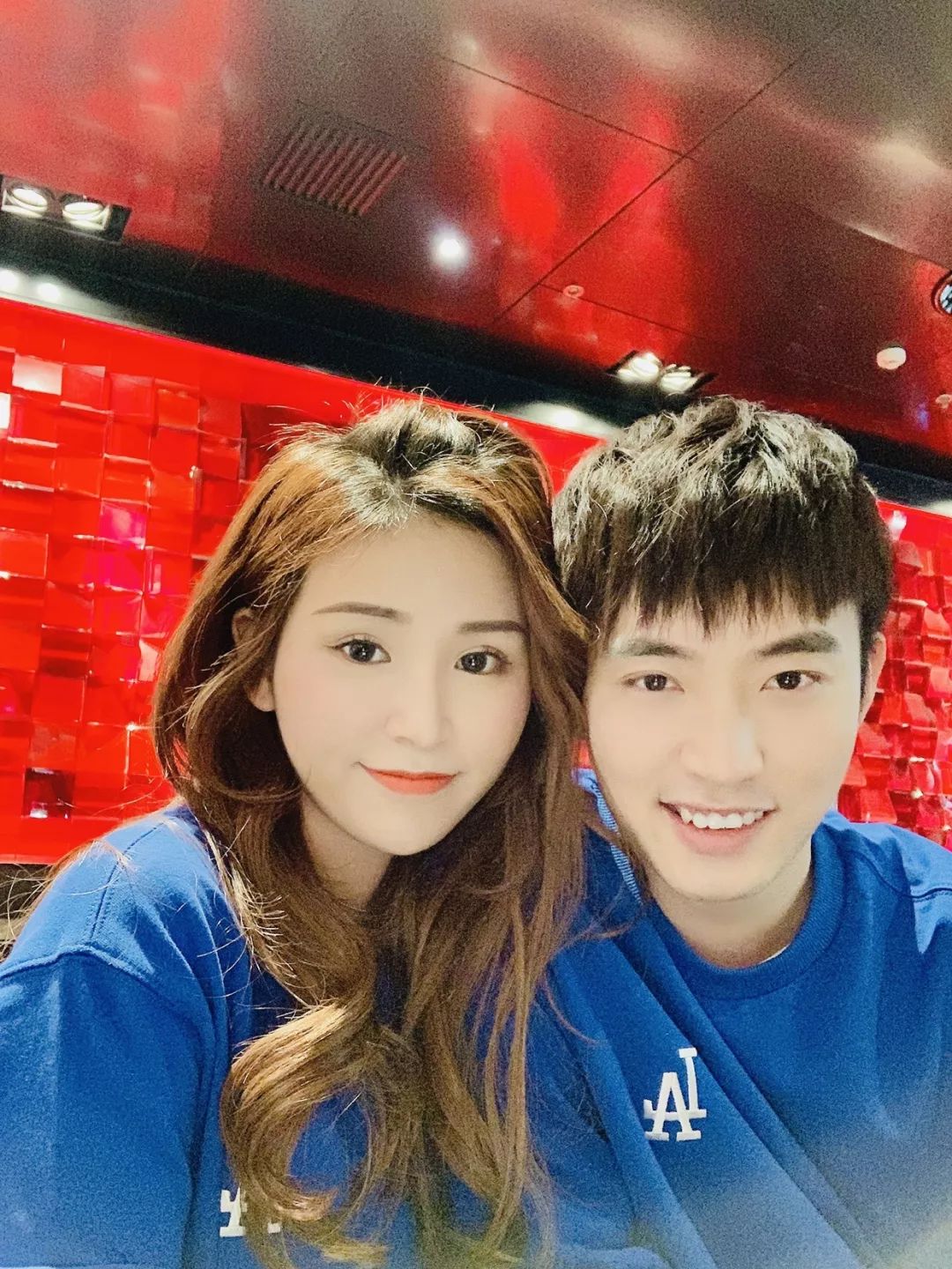 情侣装这么穿回头率绝对200%,与闺蜜男朋友穿情侣装