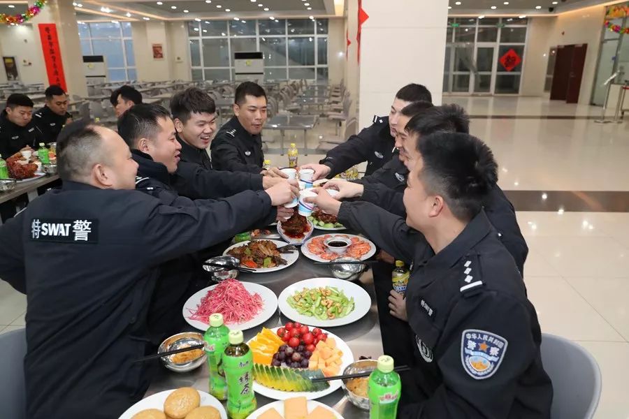 济南大明湖相亲相爱一家人,相亲相爱一家人济南