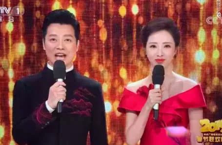 李思思口红色号春晚,李思思荧光口红