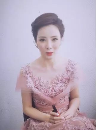 春晚李思思用的口红色号,李思思口红连续三年上热搜