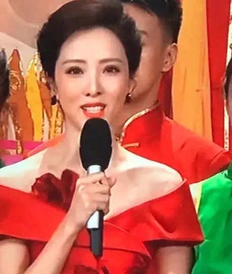 春晚李思思用的口红色号,春晚李思思口红色