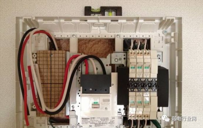 日本家庭配电箱怎么安装,家庭用配电箱如何固定