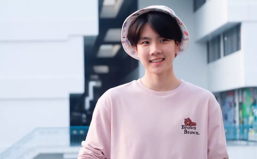 kris涓枃鍙戣█,kris绗竴娆¤繘鍩庡崠涓滆タ