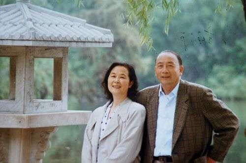 一代传奇谢幕一路走好,一代传奇终落幕前路成败未可知