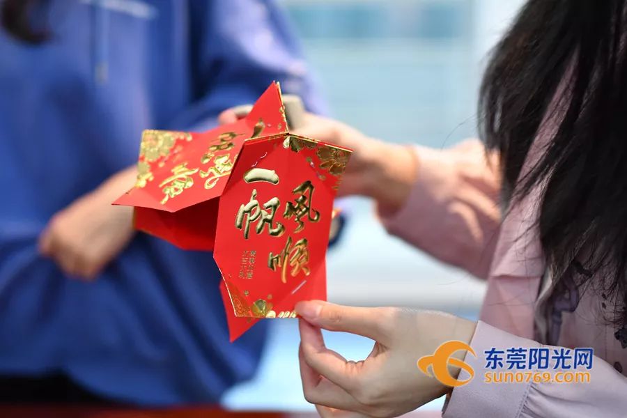 用利是封做灯笼教程简单,用利是封做手工灯笼教程