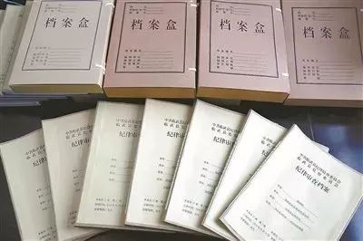 进村查赌,深山老林聚众赌博被民警一锅端