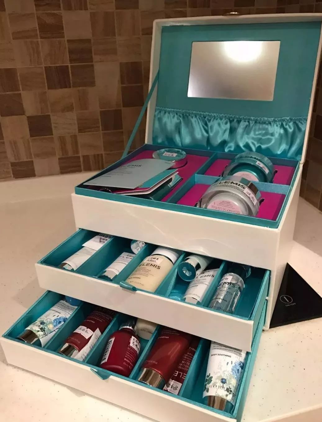 2019年，谁不想做一个像闫妮那样精致的猪猪女孩呢？（文末有大福利！100-200购物卡送给你~）