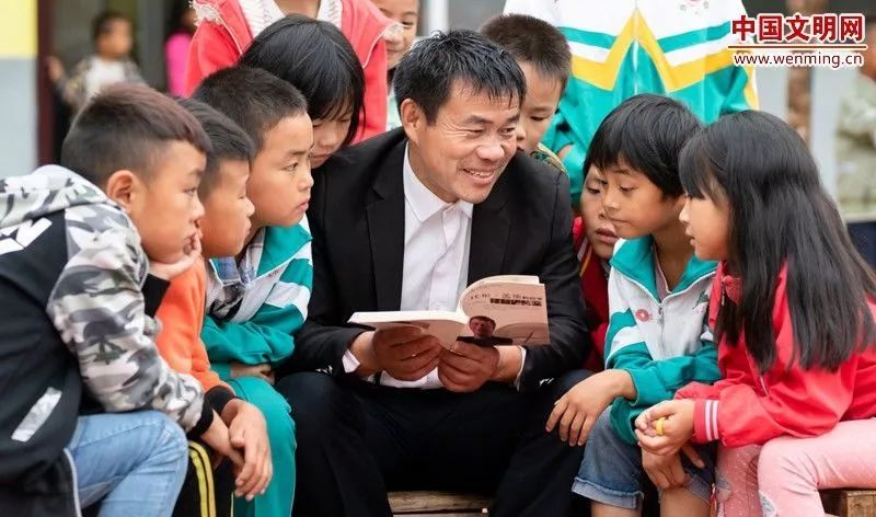 「H5」致敬“感动中国”2018年度人物张玉滚