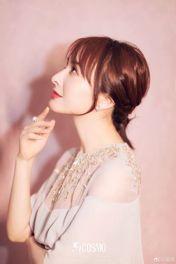 周洁琼剪刘海的样子,周洁琼小红帽