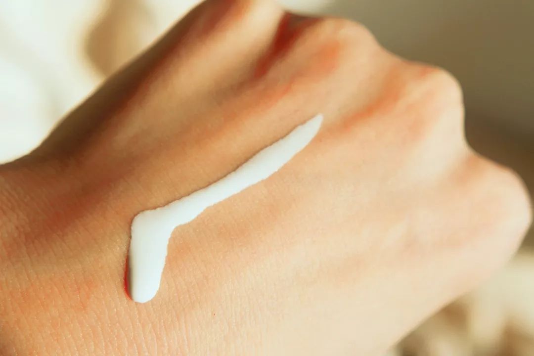 评测+浮力｜素颜皮肤差？揭秘新肌女孩的秘密*器武**