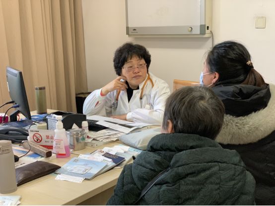 第五跖骨骨折不敢大胆走路,女孩子右足第4跖骨骨折