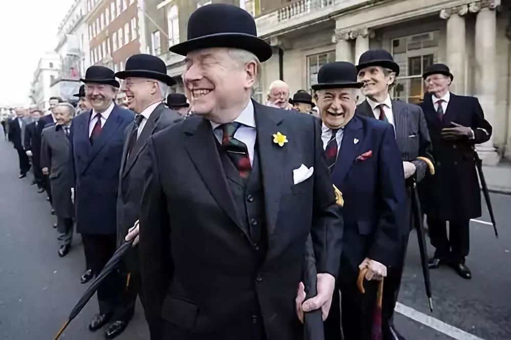 不惧台风的雨伞,无惧风雨的摩托车雨衣