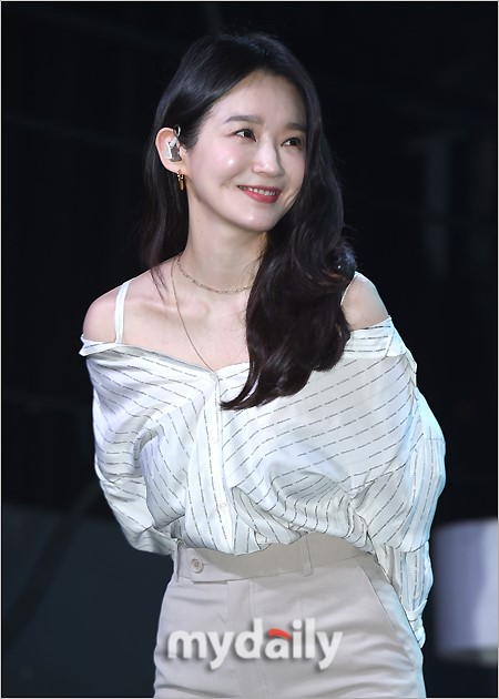 姜敏京图片写真,姜敏京高清写真大图