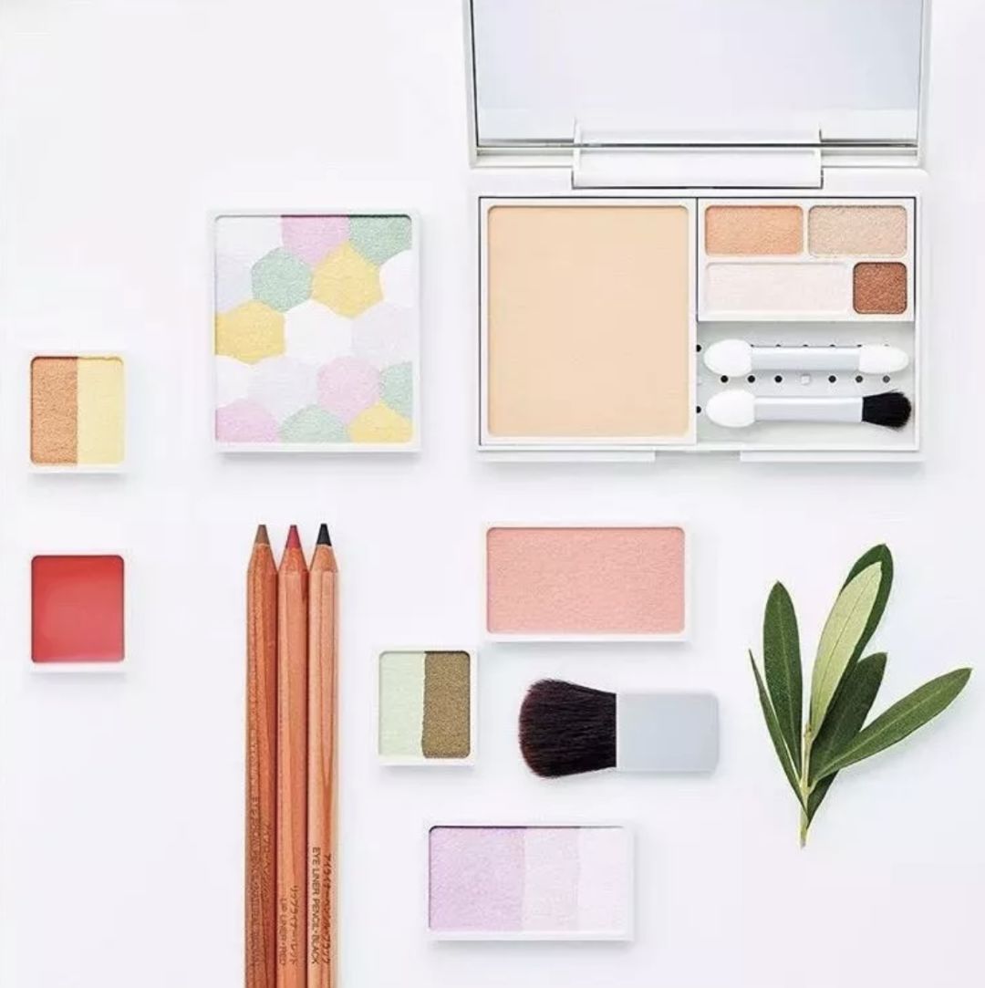 玩起来真的会上瘾！比买彩妆更有趣的只有彩妆抠盘了！