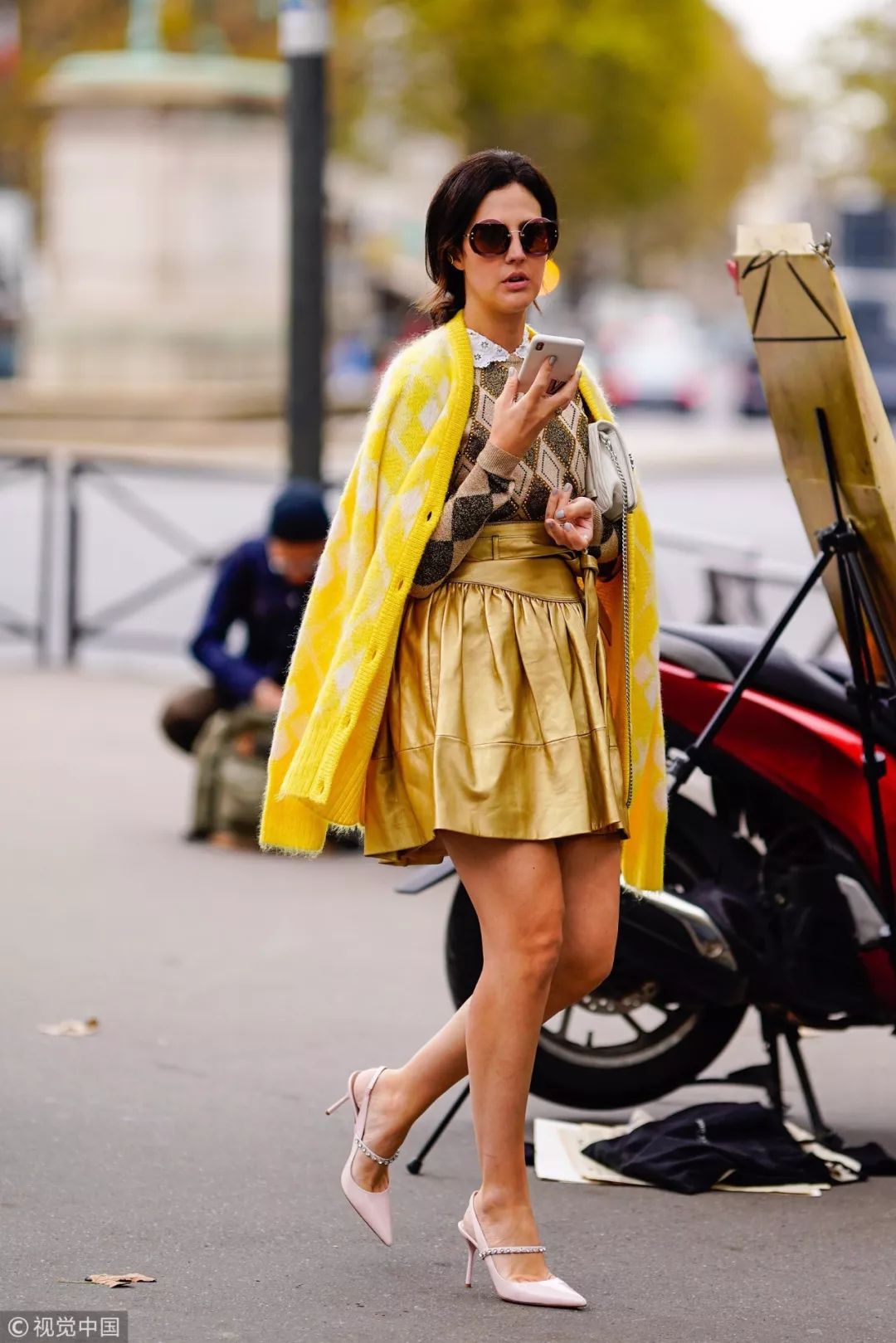 明星穿高级感针织开衫,明星同款街拍针织开衫