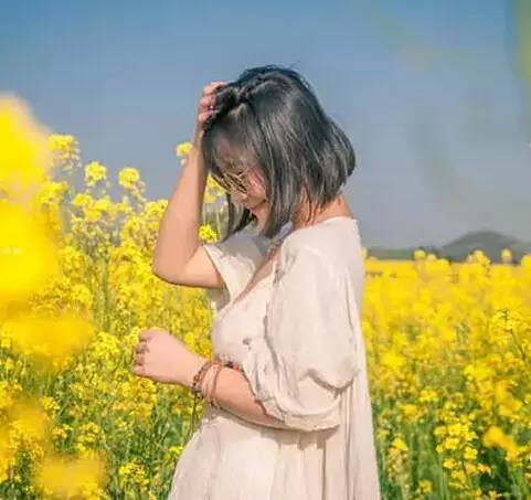 拍照油菜花技术技巧,手机拍摄油菜花人像摄影方法