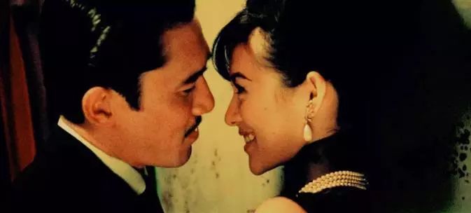 她究竟应该维持逼格,还是成为真实的自己?