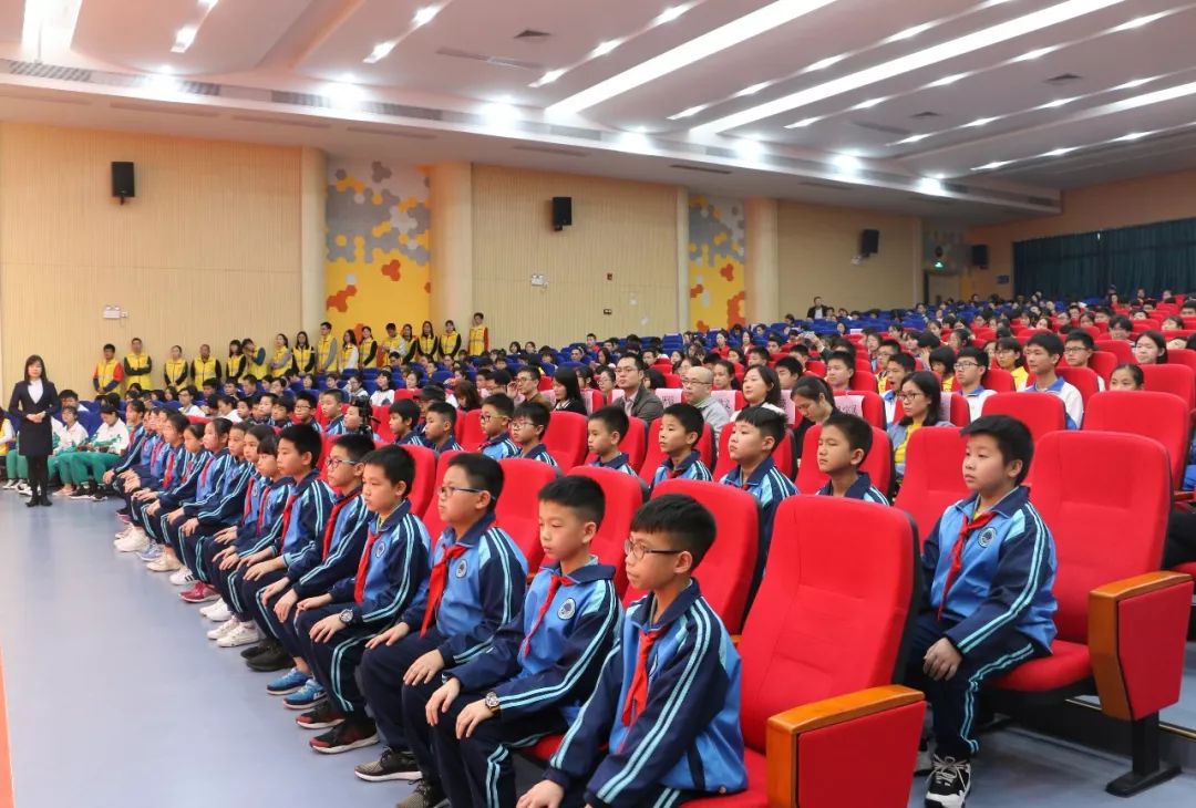 平凡中的不平凡有幸做一名志愿者,我是一名平凡的志愿者