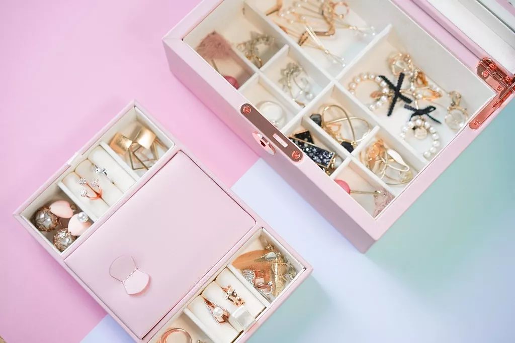 比起项链、耳环、戒指，女孩子更需要这个礼物|智黑智选