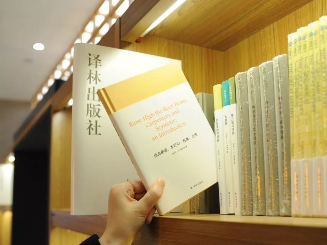 我花一个月读完了他的所有书，巨爽！