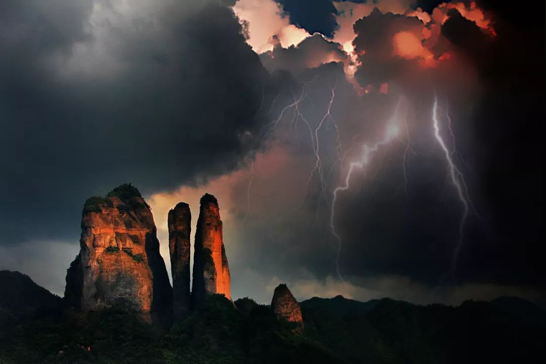 闃冲拰鍚洶鍝佺墿鐨嗘槬涓嬪彞,鎯婅洶杩庝徊鏄ヤ竾鐗╂惡绂忔潵