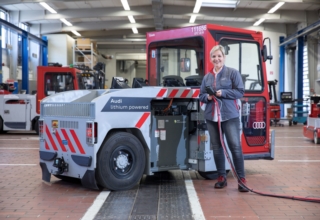 比钢制车门轻35%帝人推超轻多材料复合汽车侧门模块