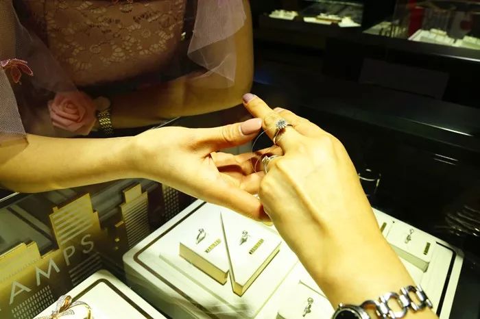 鐢峰弸鍔涚垎妫氱殑max,鐢峰弸鍔沵ax鐖嗘