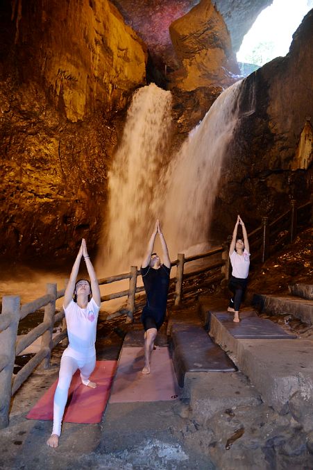 惊叹！国内首创洞心瑜伽秀在九乡上演！