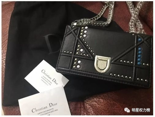 被粉丝坑了的偶像,偶像被粉丝坑了