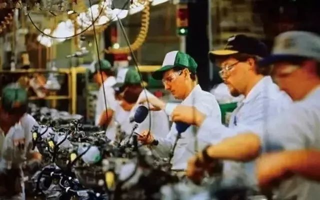 拯救你的颈椎!这款德国变态”护颈”神器,让你坐着比躺着还舒服,连失眠也能救一下