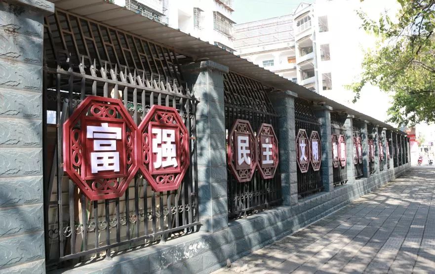 蒙自最热闹的步行街,蒙自最出名的街