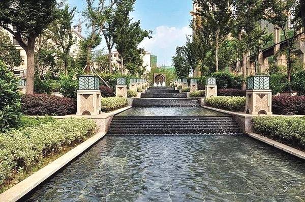 赵丽颖产后入住亿元别墅,再看看武汉有钱人都住哪