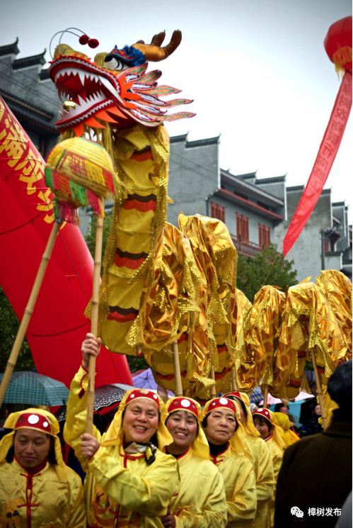 一位临江游子的故乡情：烟雨临江
