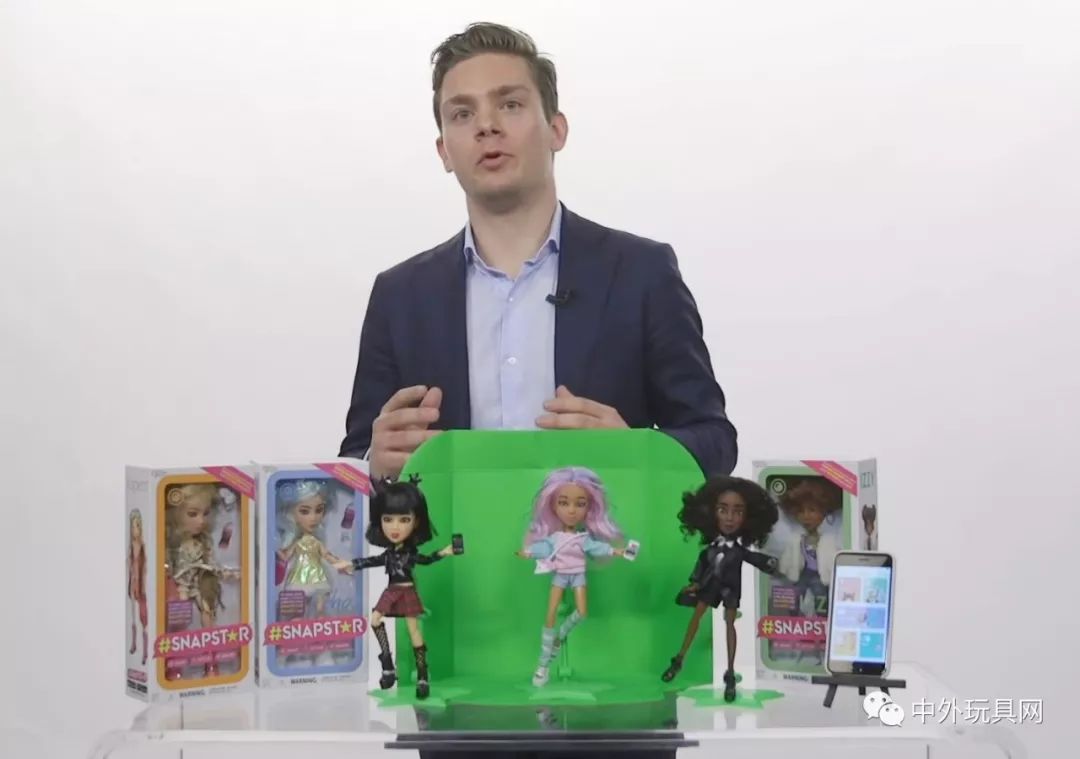 这个玩具制造商，要向60岁的芭比娃娃发起挑战