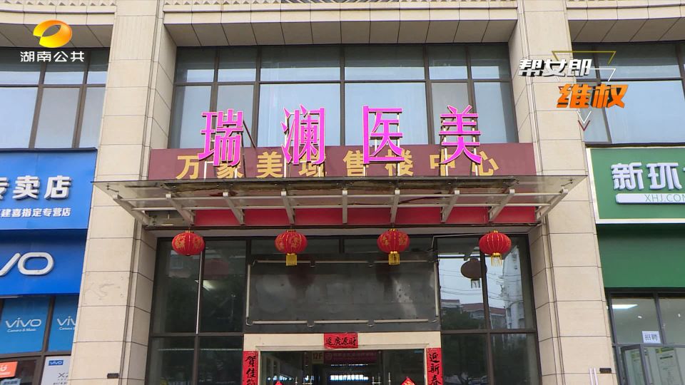 中国女子为了变美做隆胸手术,女人为了变美去做隆胸手术