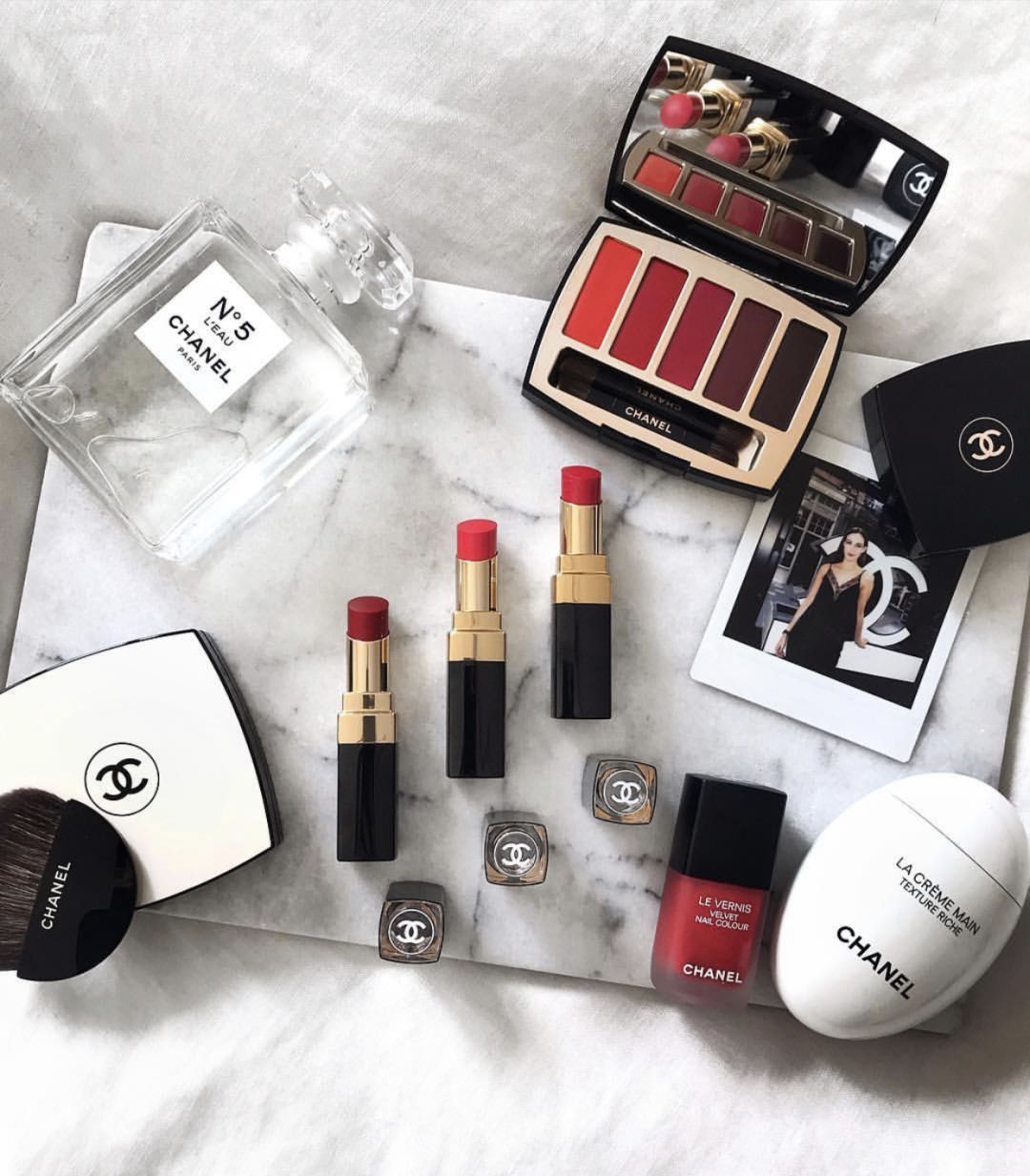 让女生怦然心动的口红,网红少女心爆款口红粉色系正方形