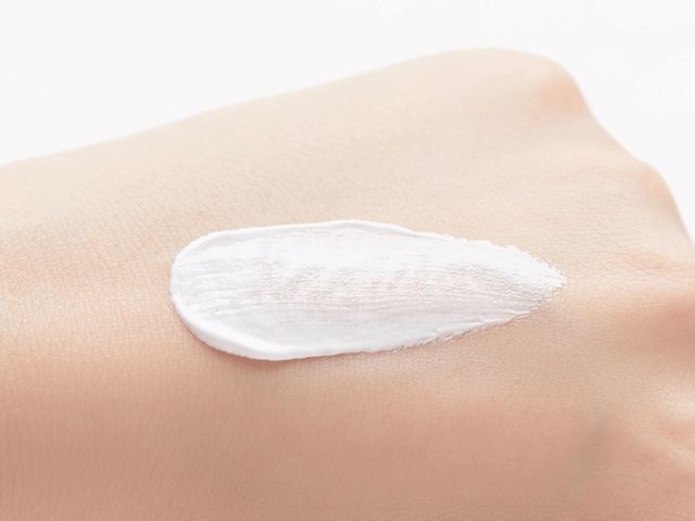 大卖45000瓶！涂上自带美颜的神器，白成一道光~