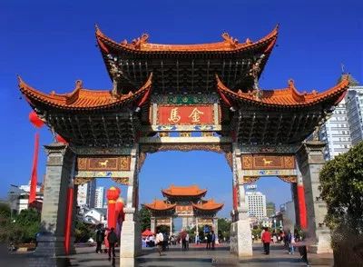 黔东南+黔西南经典八日游—昆明—马岭河峡谷—万峰林—黄果树瀑布—荔波小七孔—千户苗寨—镇远古镇—梵净山—石阡温泉