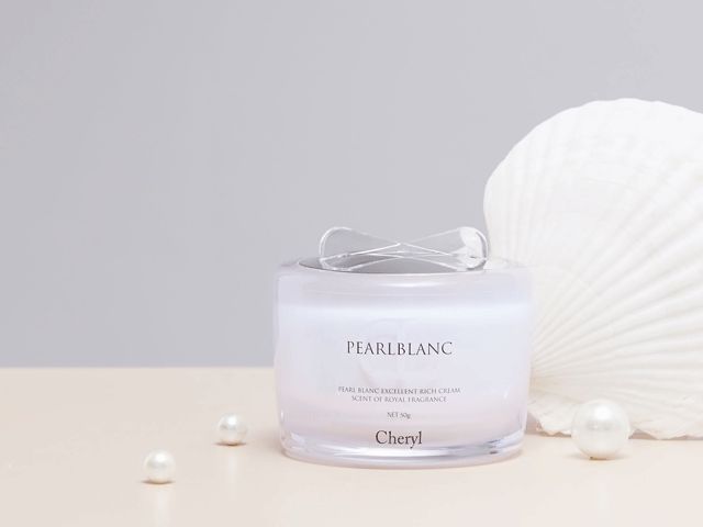 大卖45000瓶！涂上自带美颜的神器，白成一道光~