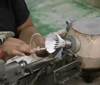 羽毛球是用什么毛来做的,羽毛球一般是什么羽毛做的