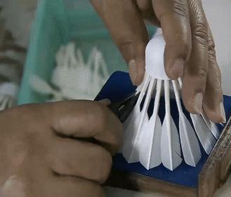 羽毛球是用什么毛来做的,羽毛球一般是什么羽毛做的