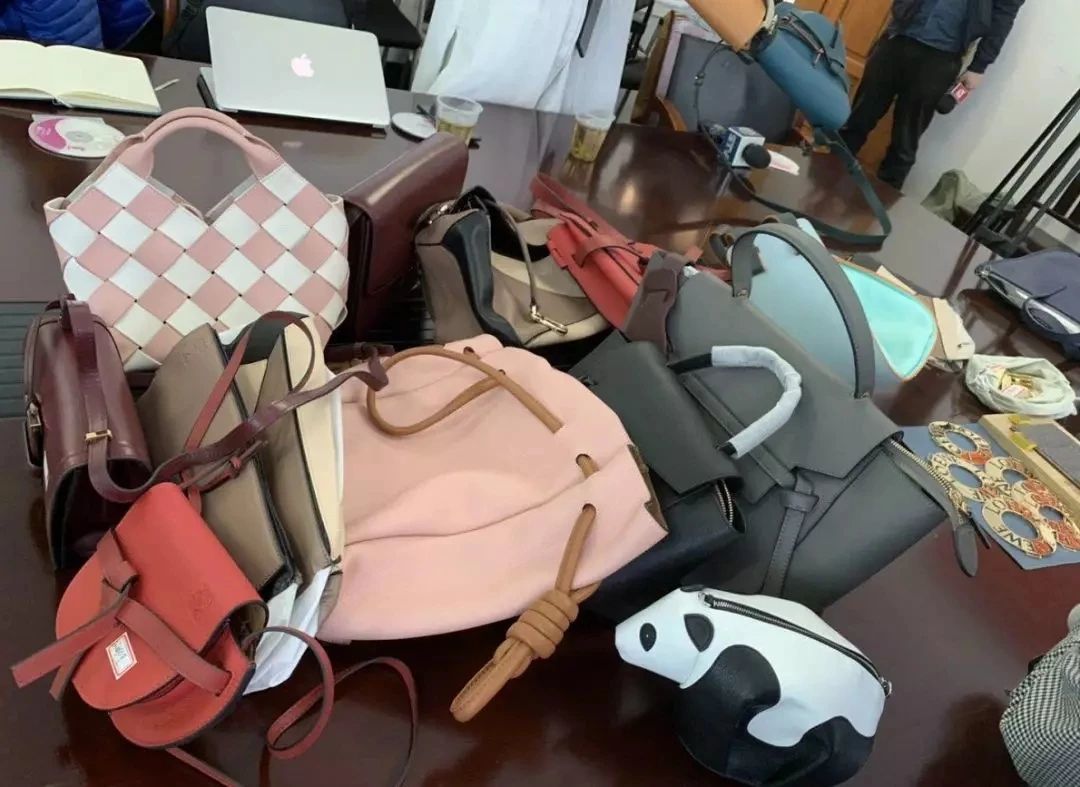 鏇濆厜榛戝績浠ｈ喘,鏇濆厜鑹績鍟嗗