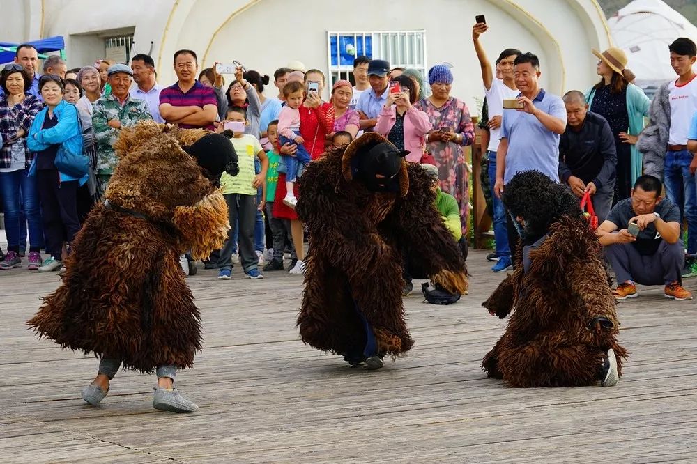 【丝路名城甜美哈密】憨态可掬、亦庄亦谐的“熊舞”,快来为这项哈萨克族民间舞蹈点赞吧!