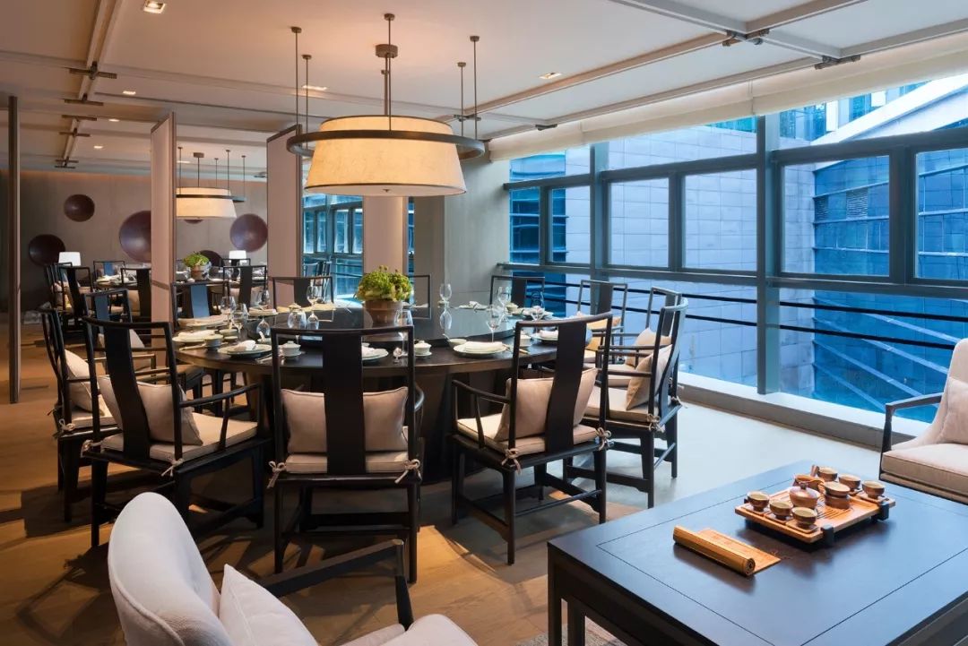 洗澡喝酒躺着看飞机!深圳机场这家奢华酒店“转机星人”务必了解一下!